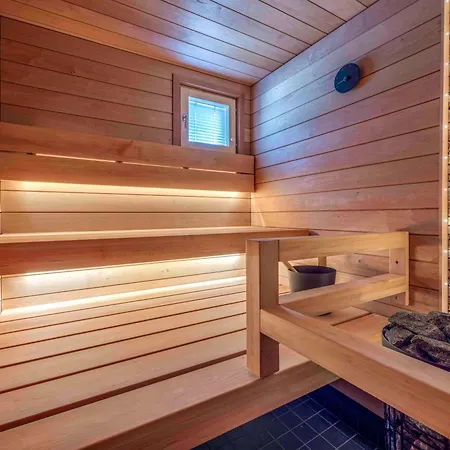 Halla-Ukko 3 Beach 400 m Incl WiFi, Sauna, Terrace * Komula